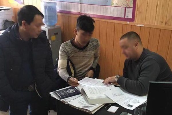 16 въетнамцев-нелегалов привезли в Одессу и сказали, что они во Франции въетнамцы в одессе