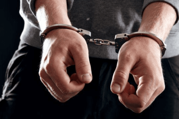 В Донецкой области мужчина убил мать и еще три дня пил рядом с ее телом