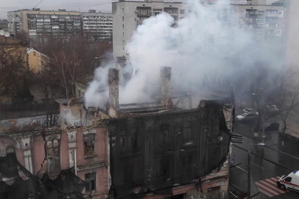 В Киеве пожар в историческом дома