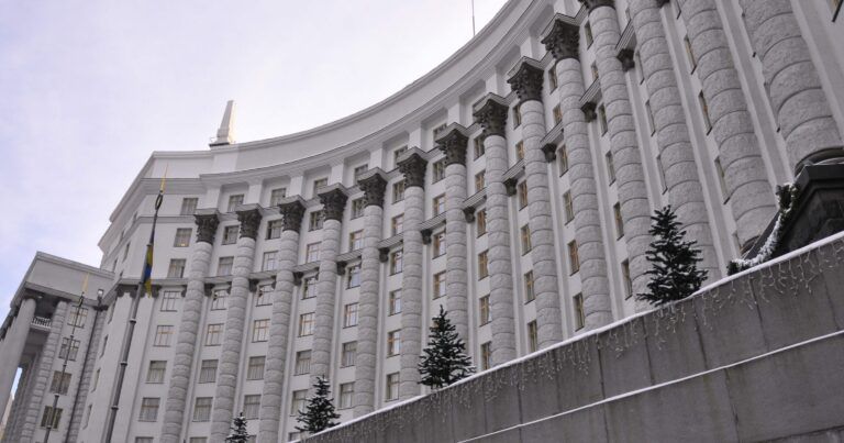 Кабмін затвердив схему окладів співробітникам митної служби