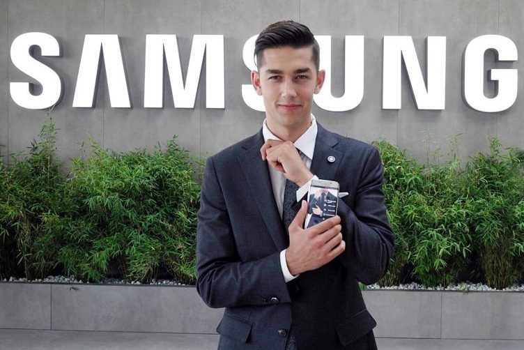 Samsung научила свитер заряжать смартфоны