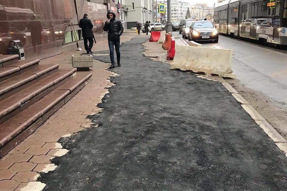 У Москві на плитку застелили асфальт Асфальт на плитці