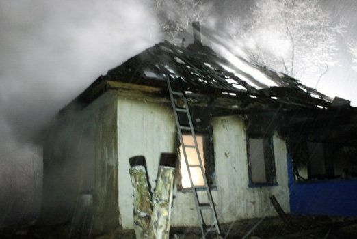 4 дітей згоріли заживо, поки мати відпочивала з друзями пожар