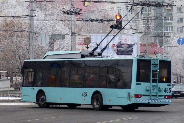 У Чернігові хлопця вдарило струмом у тролейбусі, він у реанімації