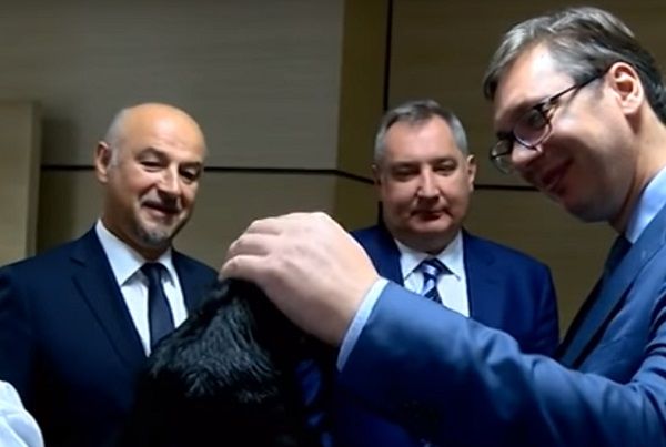 Российские чиновники публично