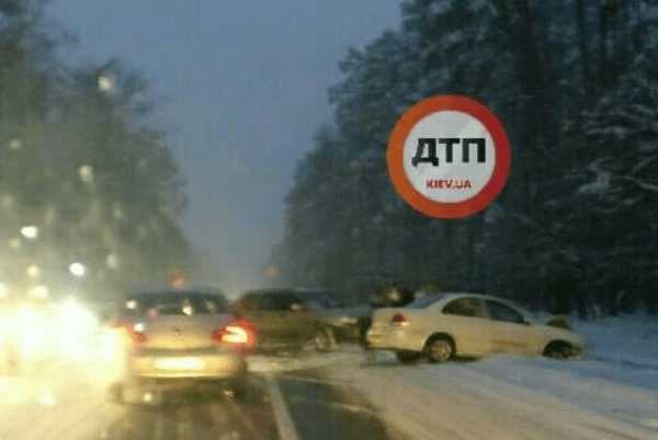 Серьезное ДТП под Киевом – столкнулись 4 авто ДТП