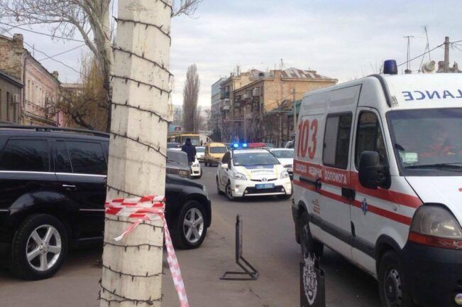 Стрельба в Одессе: в автосалоне захватили заложников
