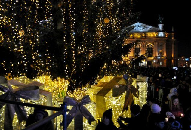 Де найгарніша ялинка: Харків, Дніпро, Одеса чи Львів?