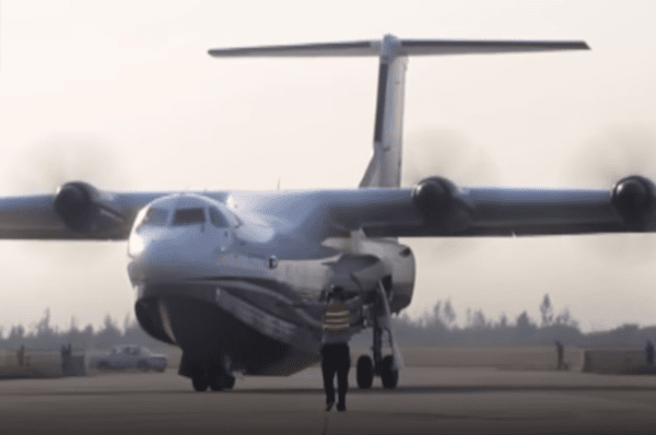 Первый полет самого большого в мире самолета-амфибии Літак