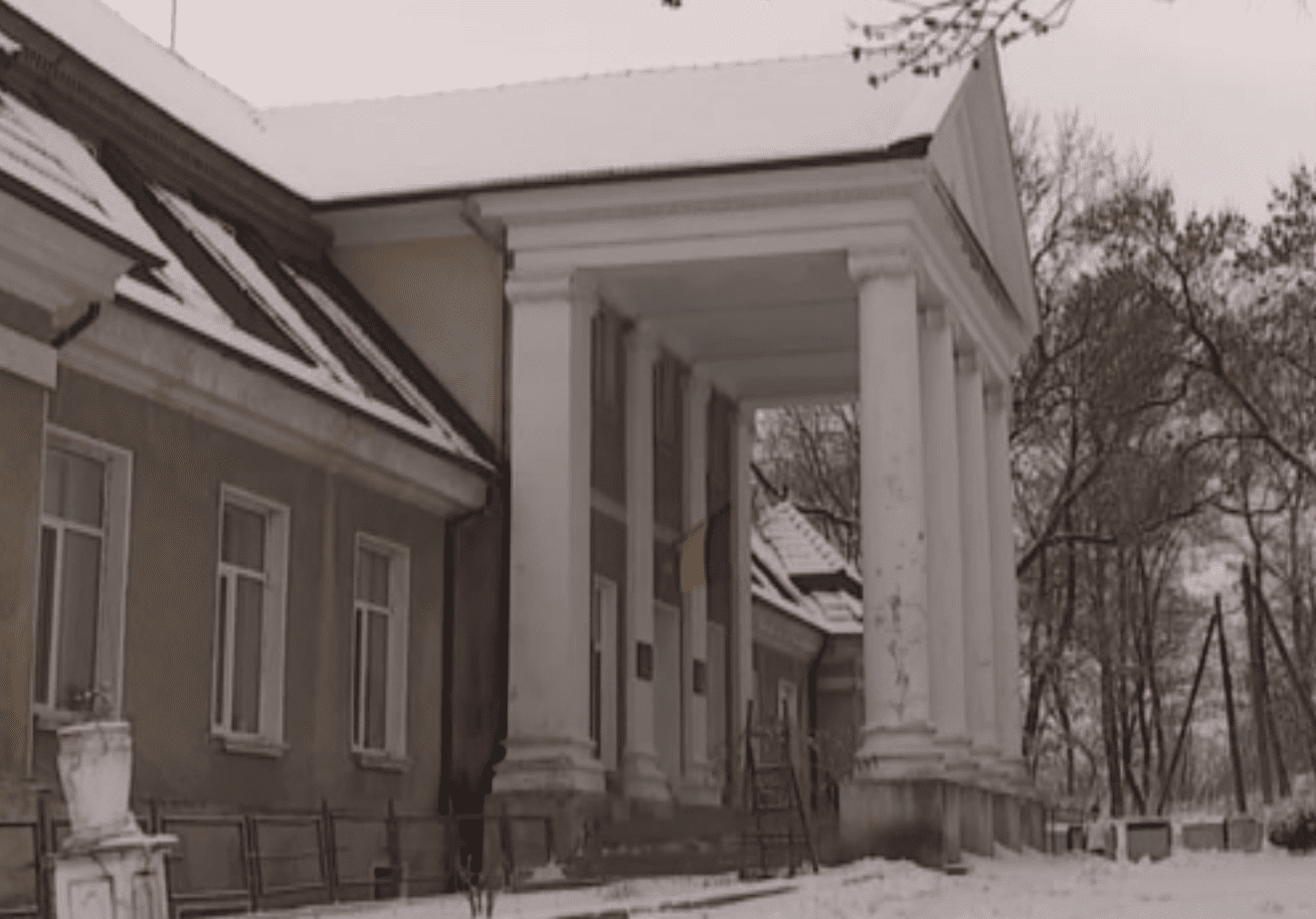 Нестерпний запах та пліснява – як доживають вік батьки заробітчан