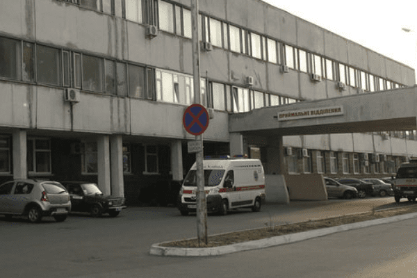 Загадкова смерть чоловіка у Києві: лікарня все спростовує, поліція починає слідство