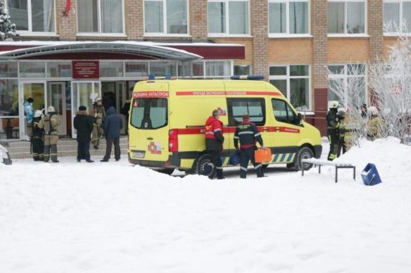 Різанина в школі Пермі: спочатку напали на вчительку, робили все мовчки Школа у Пермі