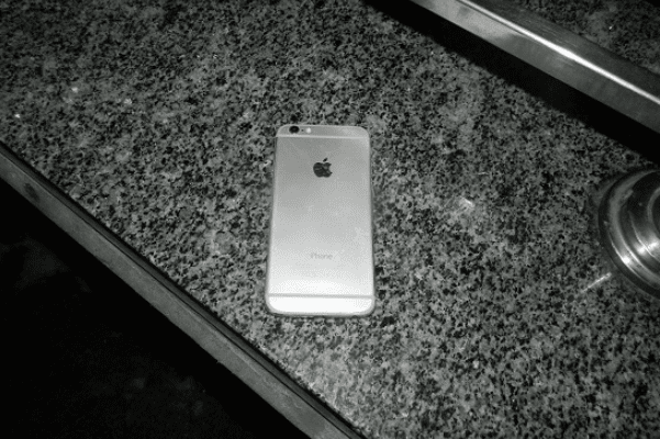 До крові через iPhone. У центрі Києва підлітки жорстко побили перехожого Телефон