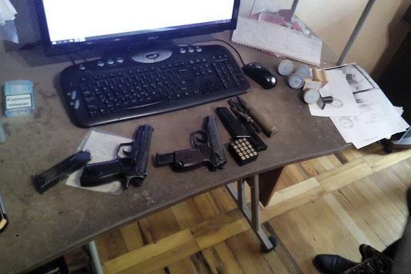 У Запоріжжі затримали дезертира зі зброєю, що хотів вступити до армії РФ Обшук