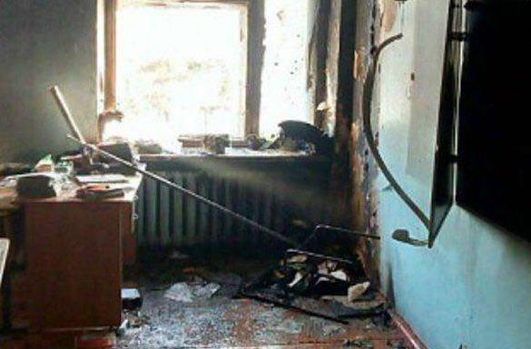 У РФ підлітки напали на школу з сокирою і коктейлем Молотова