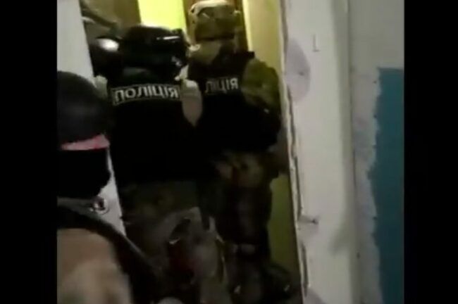 В Одессе мужчина открыл стрельбу из окна по прохожим