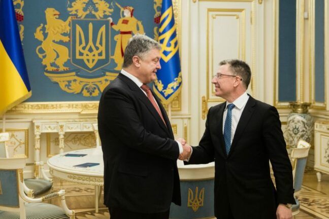 Порошенко и Волкер обсудили реинтеграцию и миротворцев на Донбассе