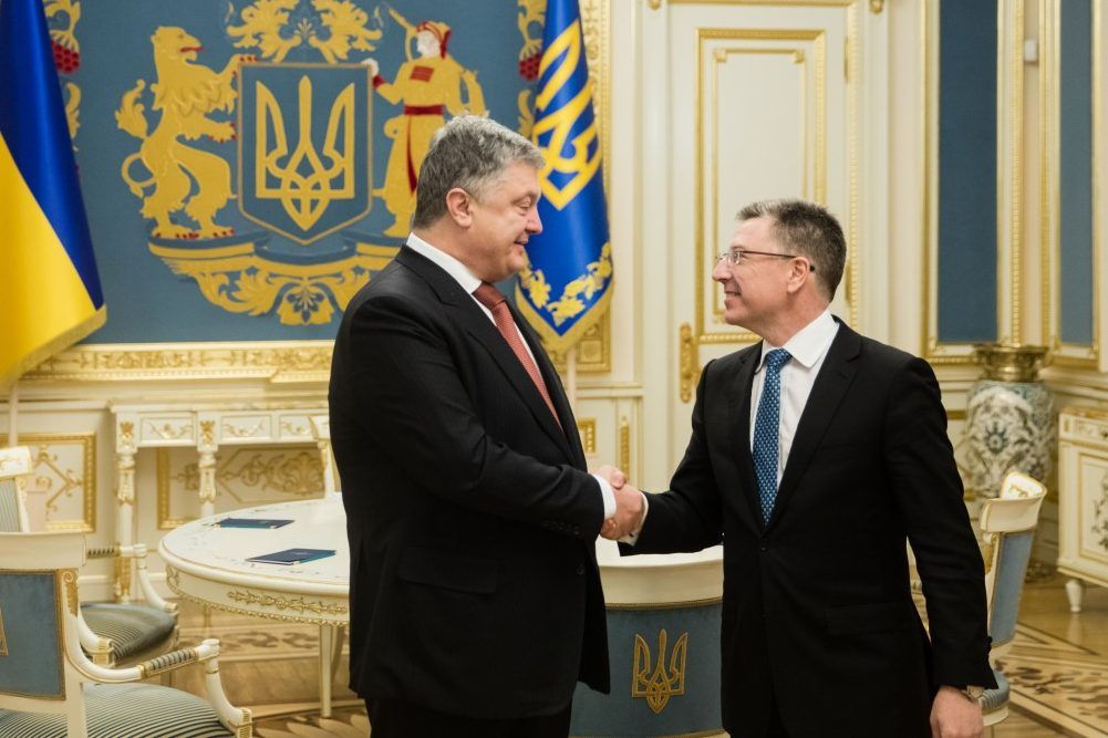 Порошенко та Волкер обговорили реінтеграцію та миротворців на Донбасі