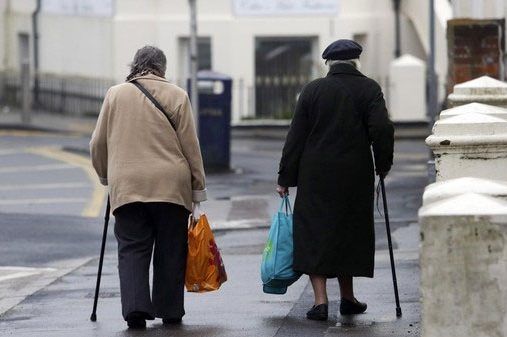 У РФ пенсіонерки вкрали ковбасу та пельмені, що випали з авто після ДТП