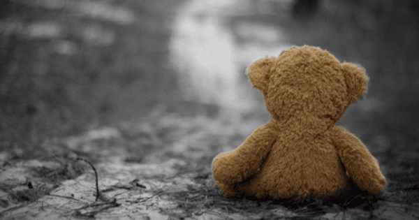 Школьный охранник 2 года насиловал 11-летнюю девочку. Она забеременела