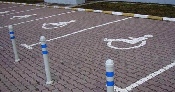 Украинцам с инвалидностью отменили плату за парковку