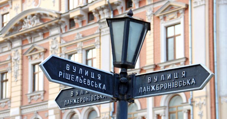 За легендарною Дерібасівською в Одесі валяться пам’ятки архітектури