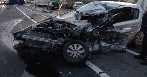 Массовое ДТП в Киеве: 5 машин откинуло на 60 м, водителя вырезали из авто
