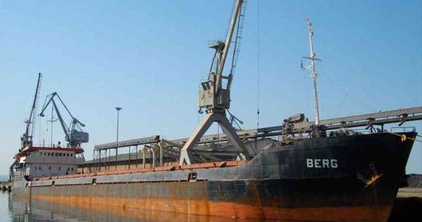 В Крыму тонет судно с украинцами на борту