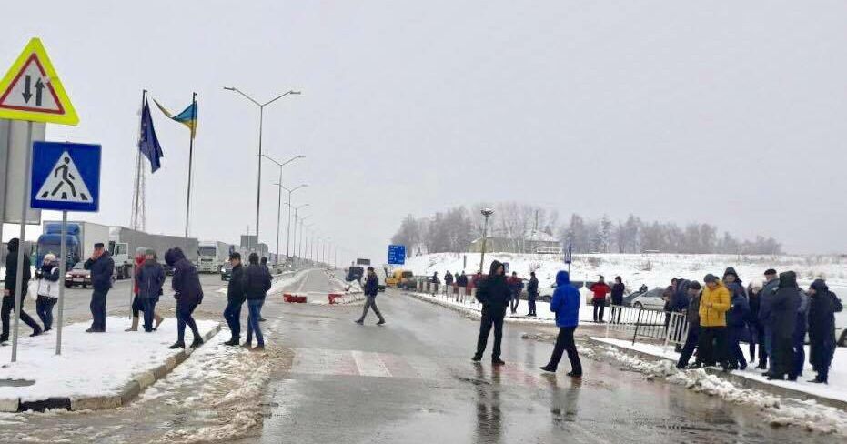 Активисты заблокировали два пункта пропуска на украинско-польской границе