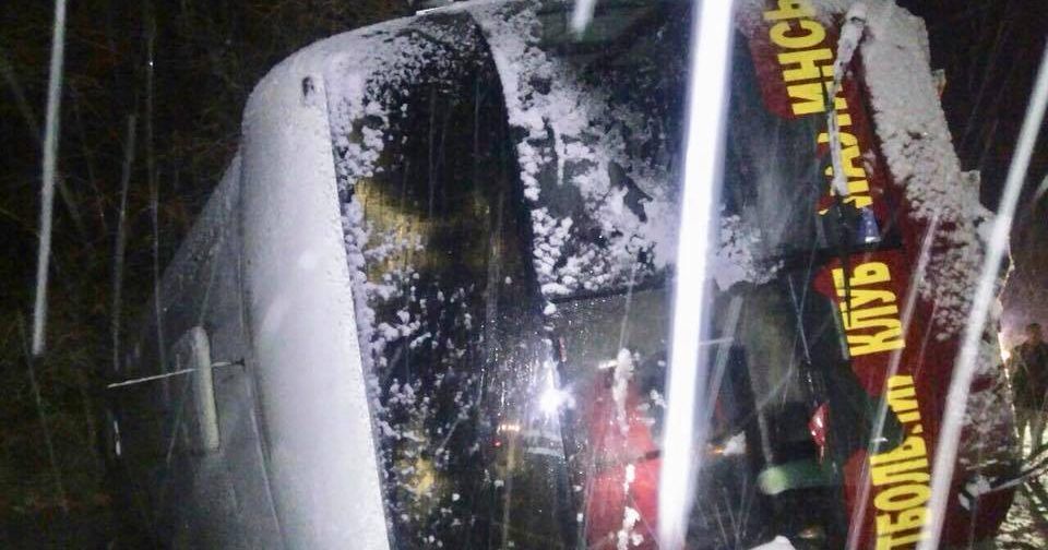 Во Львовской области перевернулся автобус с футбольной командой ДТП
