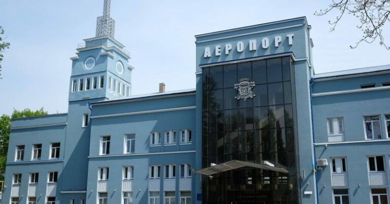 Аэропорт в Черновцах хотят назвать в честь легендарного украинского космонавта