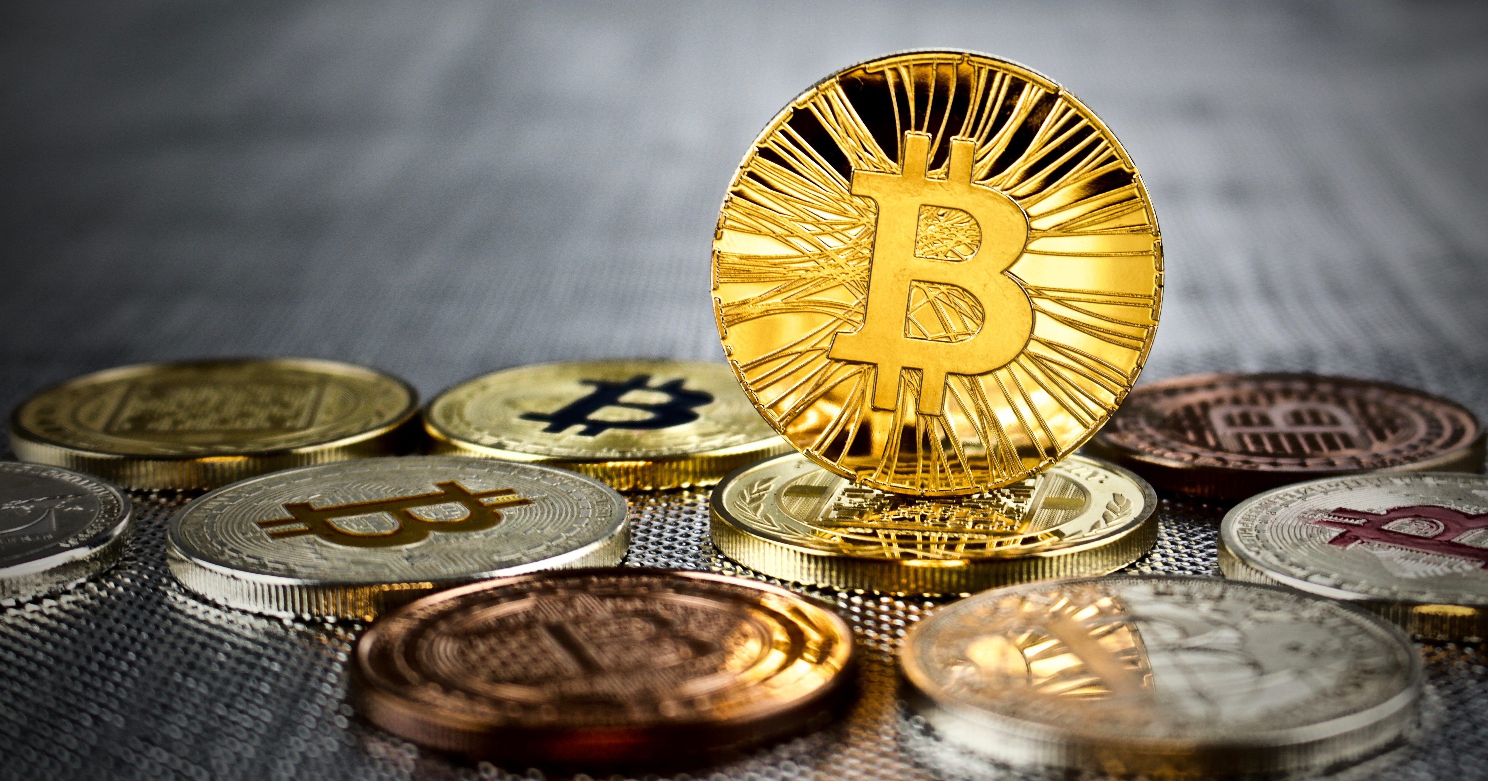 Курс биткоина упал ниже $7 тыс.