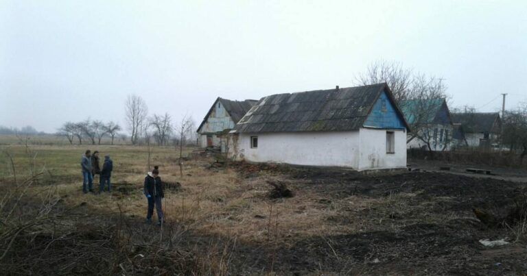 Півроку у криниці. На Житомирщині знайшли мертве немовля