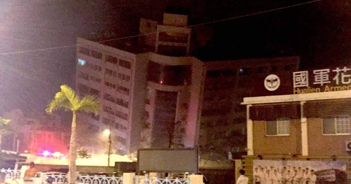 Землетрясение на Тайване завалило отель