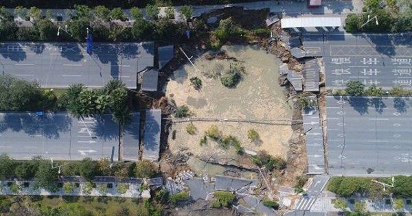 Адский разлом на дороге в Китае унес жизни 8 человек