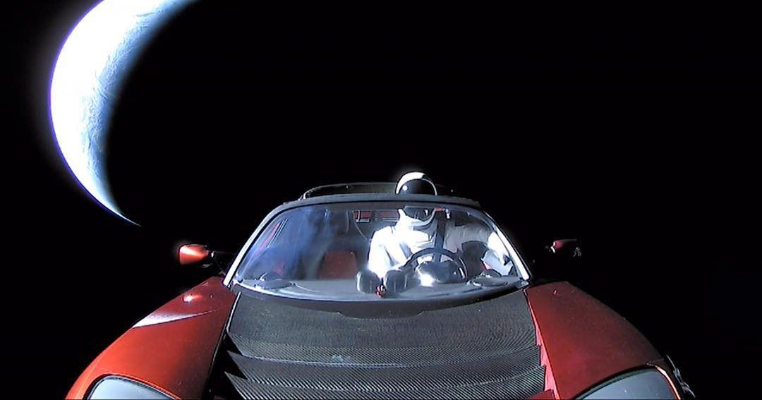 Запущенный в космос электрокар Tesla признали спутником