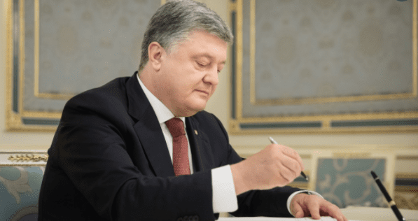 Порошенко подписал исторический закон о Донбассе Петро Порошенко