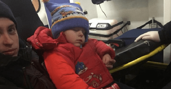 В Киеве пьяные родители ползком выгуливали 3-летнего ребенка