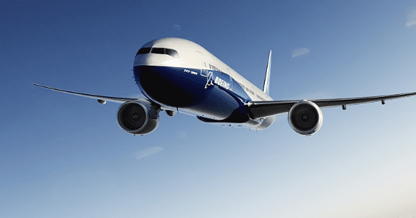 В небе над Гавайями у Boeing 777 начал распадаться двигатель