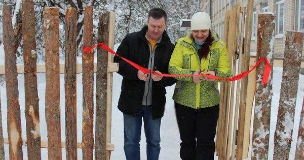 Дождались: в РФ торжественно открыли забор, который строили 7 лет забор под псковом