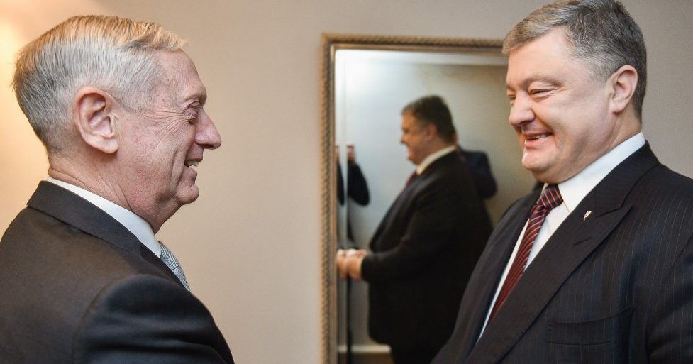 Порошенко провів зустріч з міністром оборони США Порошенко та Меттіс