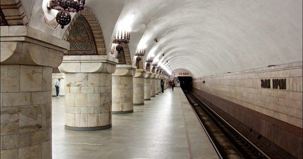 В метро Киева сразу на 6 станциях искали взрывчатку