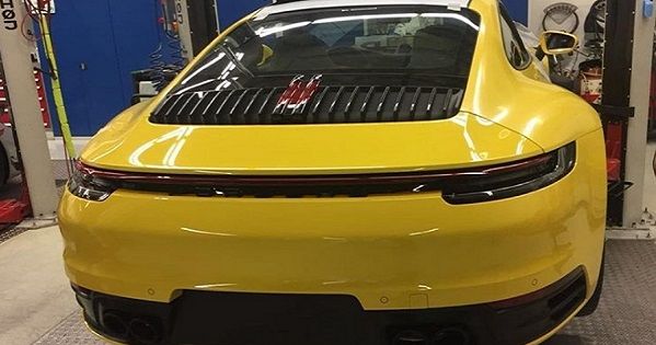 Новый Porsche 911 засветился без камуфляжа