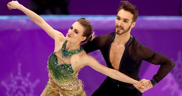 Фигуристка засветила грудь во время выступления на Олимпиаде 2018