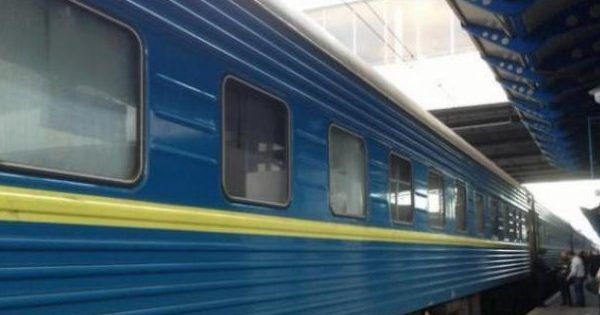 Укрзалізниця призупинила продаж квитків на дати після 25 березня укрзализныця