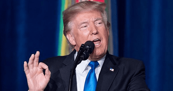 Трамп предложил дать учителям оружие Дональд Трамп