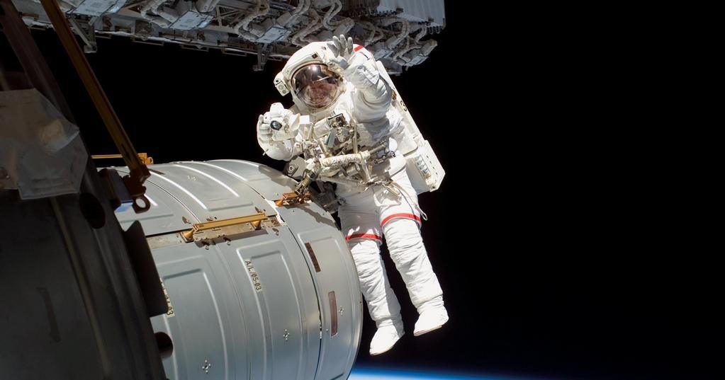 NASA розробляє скафандр з портативним туалетом Скафандр