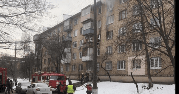 Пожар на Подоле: из квартиры на 3-м этаже столб дыма Пожежа