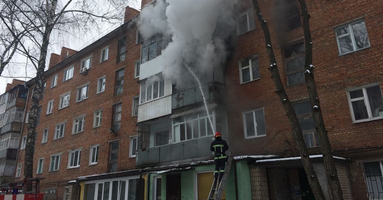 Пожар в Хмельницком: мужчина выпрыгнул из окна до приезда спасателей Пожежа