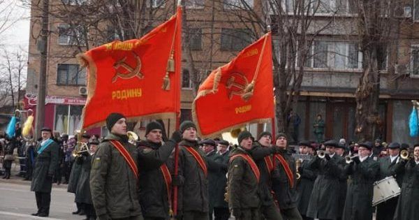 У Кривому Розі нацгвардійці вийшли на парад з прапорами СРСР
